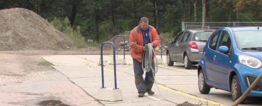 De fietsenstalling op het Wagnerplein zou eerst open zijn van 15 oktober vorig jaar tot 31 augustus dit jaar. Door het plaatsen van de stalling wil de gemeente kijken of de diefstal van fietsen afneemt en of bewoners sneller de fiets pakken.
