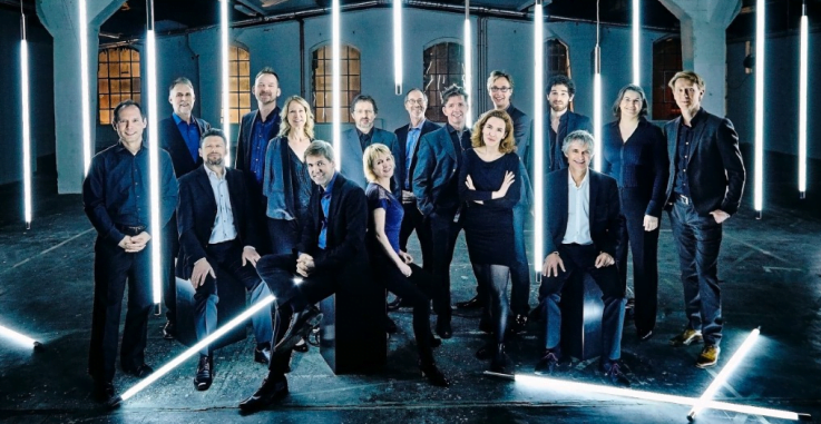 Ensemble Musikfabrik speelt in Het Cenakel - groepsfoto van volledige bezetting