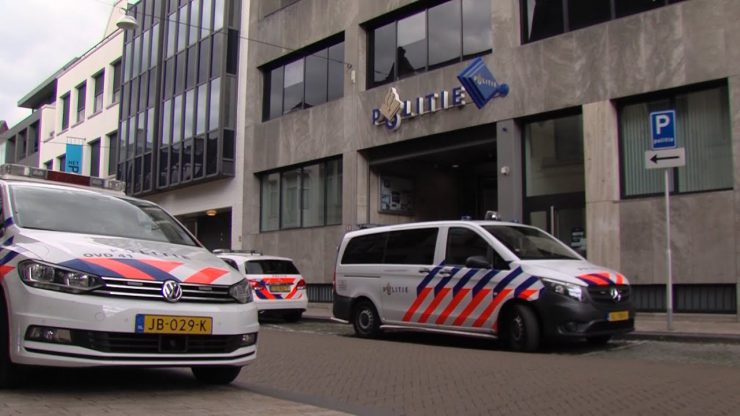 Op beelden van een woninginbraak bij een huis aan de Bosweg in Oisterwijk die Omroep Brabant uitzendt, zijn drie mannen te zien. Het lukt de mannen niet meteen om binnen te komen. Maar ze komen later terug om alsnog toegang tot het huis te forceren. De mannen zijn duidelijk te zien op de beelden.