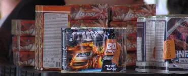 De jaarwisseling zal er dit jaar anders uit komen te zien. Dat komt door het verbod op knalvuurwerk en vuurpijlen. In november kwam naar buiten dat de politie strenger ging controleren op het afsteken van vuurwerk. Maar volgens een woordvoerder van de politie is dat uit zijn verband getrokken.