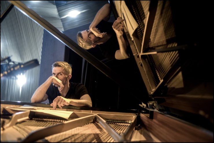 Franz von Chossy Trio in Paradox - portret Franz von Chossy achter de vleugel