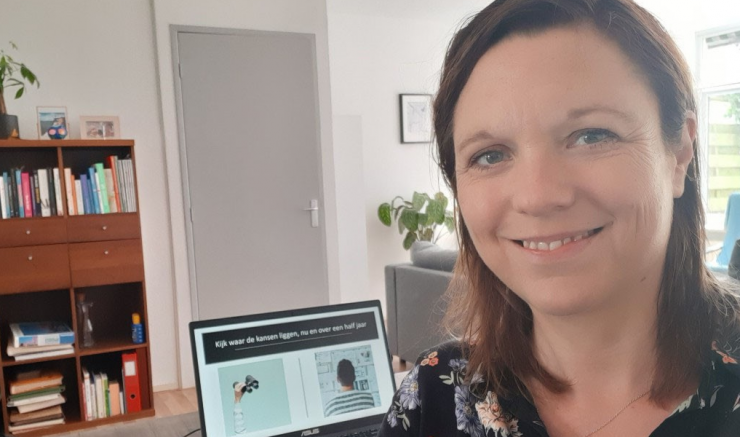 Hoe verandert corona je zoektocht naar werk? Wat moet je nu anders doen? Welke kansen kun je ontdekken en hoe doe je dat dan? Debbie Heijne gaat samen met mensen die werk zoeken in de bieb aan de slag met al deze vragen tijdens Walk&Talk.