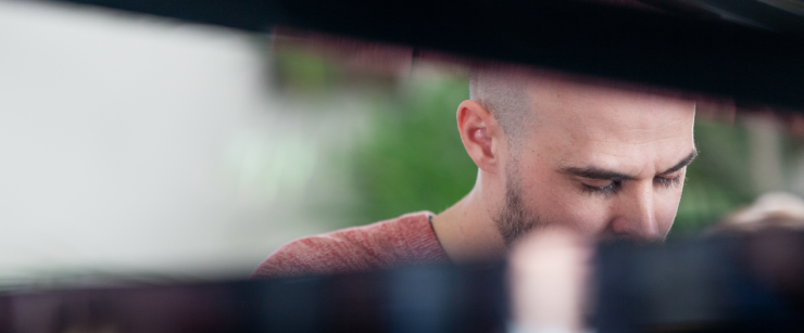 In deze tijden van afstand houden is live een bijzonder moment van menselijk contact te beleven met een belangrijke nieuwe musicus achter de toetsen - TELDERMAN