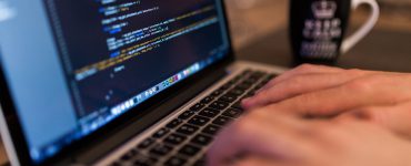 Ongeveer 13 procent van de Nederlandse jongeren tussen de 15 en 25 jaar oud werden online slachtoffer van delicten.