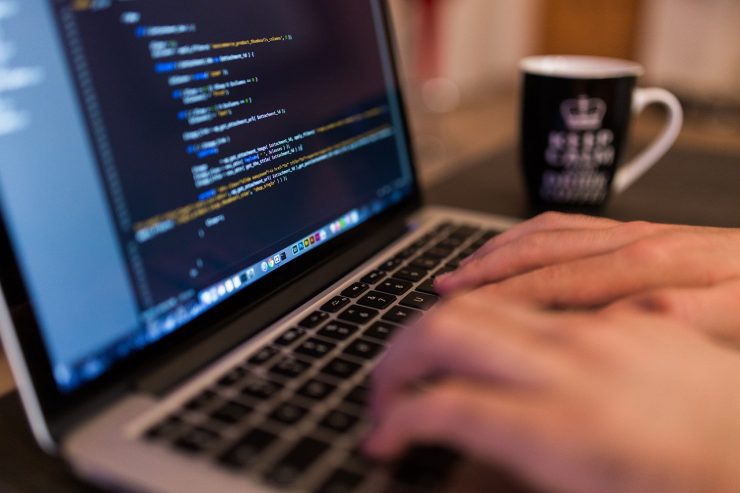 Ongeveer 13 procent van de Nederlandse jongeren tussen de 15 en 25 jaar oud werden online slachtoffer van delicten.