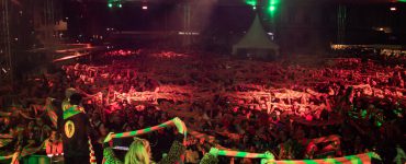 Patrick Dewez, voorzitter van Carnavalsstichting Tilburg, zegt over carnaval in Kruikenstad: “Carnaval is met elkaar aan de bar staan, biertje drinken, armen om elkaar heen en lachen, huilen en feestvieren. Dat zagen we niet meer zitten.”