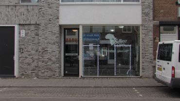 Het gaat bij de schietincidenten in kwestie eerst om een incident in Waalwijk, waar een woning meerdere malen is beschoten. In Tilburg vinden de andere twee incidenten plaats. Het ene toen een auto meerdere keren is beschoten op de Van Mierisstraat en het andere toen een kapperszaak aan de Korvelseweg is beschoten.