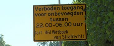 Overdag wordt er gehandhaafd aan de Piushaven, maar ’s avonds hebben raddraaiers vrij spel. Dan wordt er geschreeuwd, wild geplast en rotzooi gemaakt.