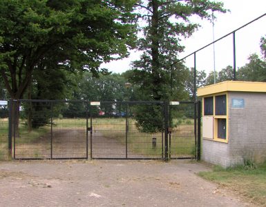 Bij de politie kwam in de nacht van dinsdag op woensdag een medlding van een inbraak bij een sportcomplex binnen. Het ging om het sportcomplex van voetbal vereniging NOAD aan de Melis Stokestraat.