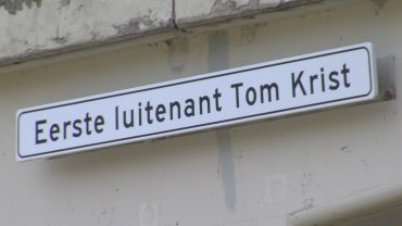 Twee viaducten worden vernoemd naar omgekomen militairen: Tom Krist en Kevin de Rijdt. Ze dienden in Afghanistan voor de International Security Assistance Force (ISAF).