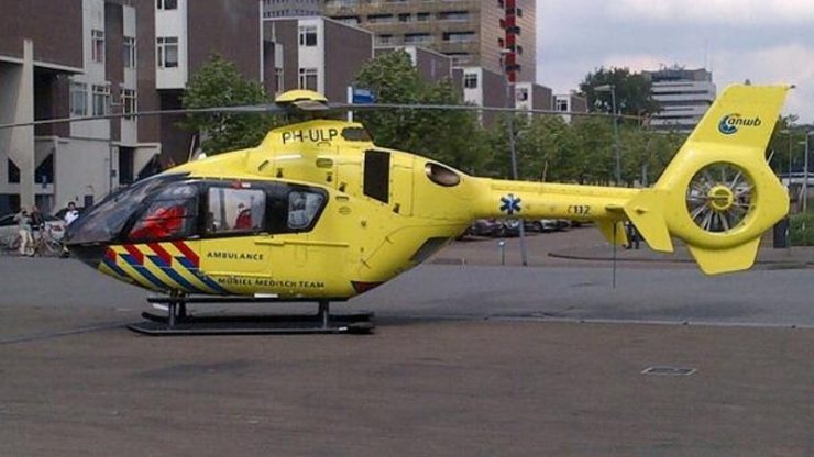 Rond kwart over tien kwam de melding binnen van een steekpartij aan de Marlestraat. Een traumahelikopter, drie ambulances en de politie rukten met spoed uit.