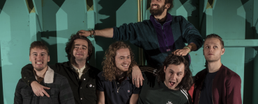 Volgens de Hall of Fame maakt Everyday Robots alternatieve rock die doet denken aan de ritmische robotriffs van Queens Of The Stone Age, gemixt met de hoekige melodieën van Franz Ferdinand.