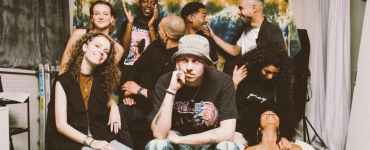 Bij Goldfished doen ze naar eigen zeggen niet aan hitjesmachines. Maar ze gaan wel op zoek naar muzikale talenten van morgen die volgens hen iets nieuws weten te brengen met hun geluid. De showcase is op vrijdag 31 juli te bewonderen in de concertzaal van Theaters Tilburg.