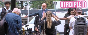Organisatoren van projecten in Tilburg-Noord kwamen vertellen over de kansen van de wijk. Ook minister Grapperhaus en burgemeester Weterings zaten in het publiek.