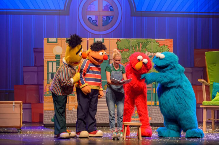 Koekiemonster, Elmo, Tommie en Bert & Ernie beleven de vrolijkste avonturen in de musical Sesamstraat Live.