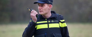 Een woning aan de Djatistraat in Tilburg-West is overvallen. Meerdere daders zijn na de overval te voet gevlucht en het is nog onbekend of er iets buit is gemaakt.