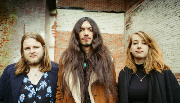 Blues, rock, een tikje psychedelisch, met vintage geluid en een berg energie bracht Electric Hollers in 2018 hun eerste plaat ‘Rise’ uit.