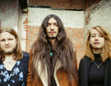 Blues, rock, een tikje psychedelisch, met vintage geluid en een berg energie bracht Electric Hollers in 2018 hun eerste plaat ‘Rise’ uit.