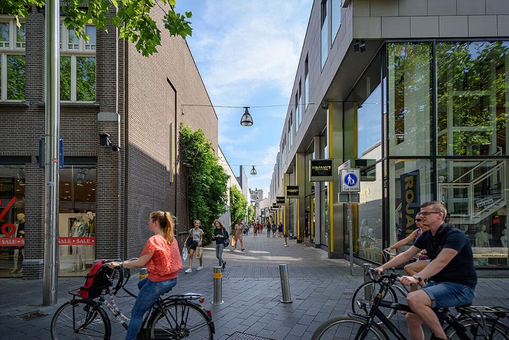 Zowl doordeweeks als in het weekend zijn er binnenkort werkzaamheden aan de fietsenstalling van het Pieter Vreedeplein maar die zullen, zo zegt men, geen geluidsoverlast veroorzaken.