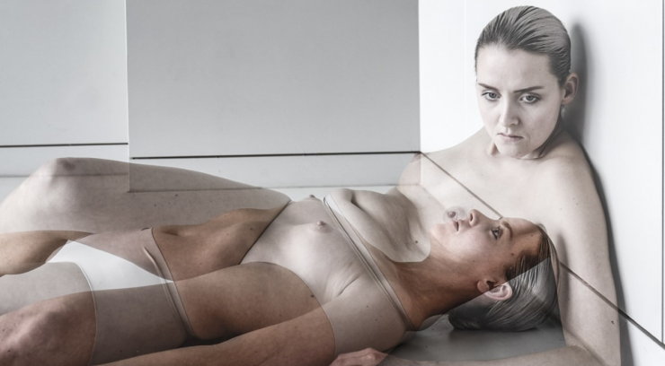 Een choreografie voor buikvet, een dans van navel en ribbenkast, de anatomie van een zucht. Maar hoe bewaar je beweging? In Motus Mori fungeren dansers als archief.
