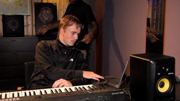 Afgelopen maanden werd er veel muziek gemaakt in de Reeshof. Challenge Rees bood jongeren uit deze buurt de kans om zichzelf te ontwikkelen in de urban muziekscene. Of je rapper, DJ of producer wil worden: voor elke tak van sport was er plek.