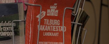 Begin dit jaar ging het Nederlands Bureau voor Toerisme & Congressen (NBTC) ervan uit dat veel internationale toeristen naar Nederland zouden komen. Dit aantal zou een record zijn geweest dankzij grote evenementen. Maar door corona zijn de verwachtingen naar beneden bijgesteld. NBTC-directeur Jos Vranken verwacht dat de cijfers pas in 2024 zullen herstellen. Ook Tilburg zal tot dat jaar te maken hebben met minder toeristen.