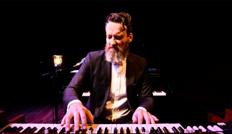 Samen met bassist Glenn Gaddum en drummer Joost Kroon vormt Sven Figee al jaren de ritmesectie van de groep Sven Hammond Soul.