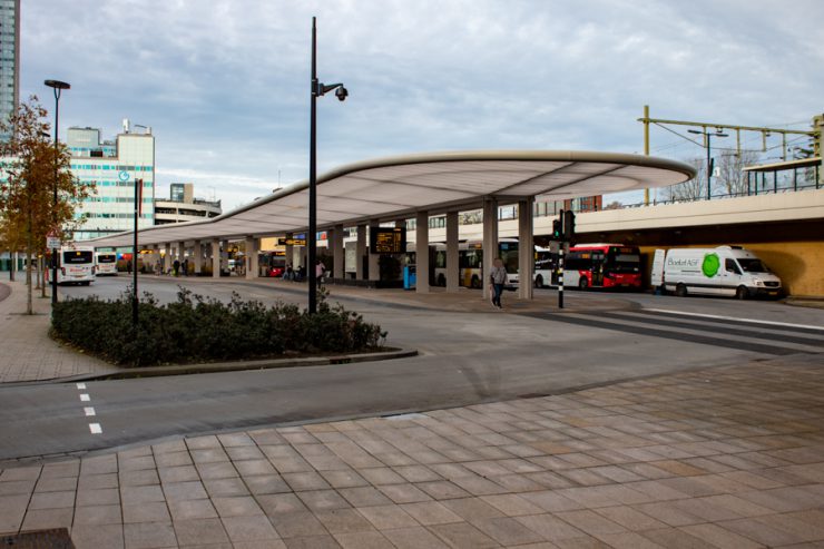Een vrouw weigert desgevraagd steeds weer het servicepunt van een busbedrijf te verlaten, en ze is daarom aangehouden voor lokaalvredebreuk.
