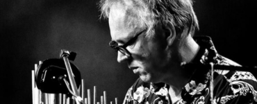 Slagwerker Joost Lijbaart gaat op zijn uiterst persoonlijke eerste soloalbum ‘Free’ de dialoog met zichzelf aan. Free is een reis naar ‘binnen’.