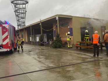 Er is brand uitgebroken in een kiosk in het Spoorpark. De frituur stond aan en daar sloegen ineens de vlammen uit.