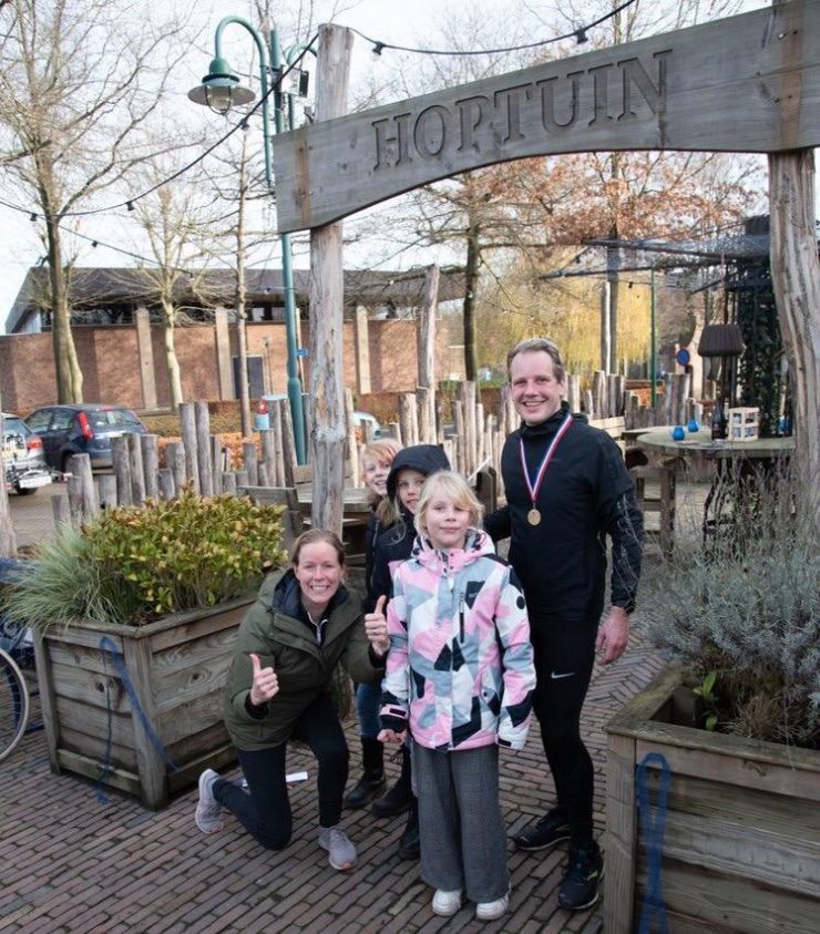 Björn van Hamond liep een marathon van Popodium 013 naar Lieshout om aandacht te vragen voor de culturele sector die het in deze tijd zwaar te verduren heeft. Ook is er geld opgehaald voor Instituut Verbeeten.