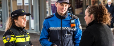 Een controle van een groep jeugd aan de Matterhornstraat in de wijk Groenwoud is erop uitgelopen dat één jongen die vuuurwerk af wilde steken is opgepakt nadat hij een boa had mishandeld.