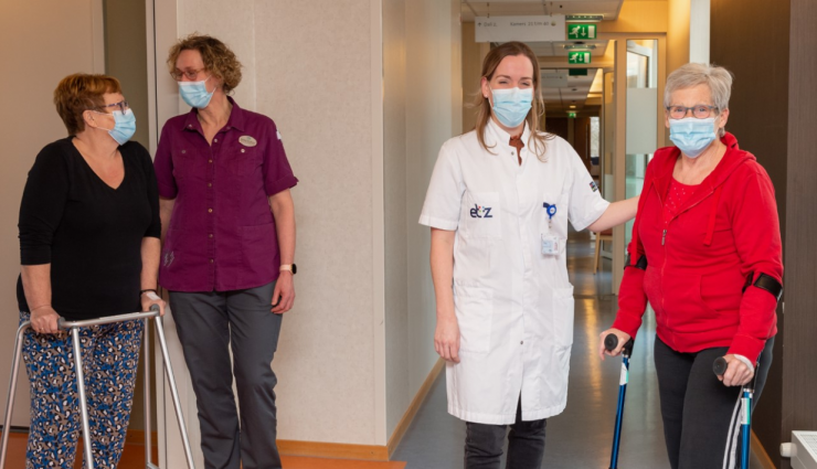 Patiënten die een nieuwe knie of heup nodig hebben, worden weer geopereerd in het ETZ. Na hun operatie verlaten ze het ziekenhuis en revalideren ze in behandelcentrum De Wever | De Hazelaar.