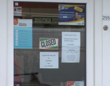 Er is nu al een tijdje een lockdown. De winkels zijn dicht en iedereen moet zoveel mogelijk binnen blijven. Naast de grote winkelketens worden vooral de lokale ondernemers hard geraakt door de lockdown, vertellen ondernemers Frans van Aarle en Ruud Mutsaers.
