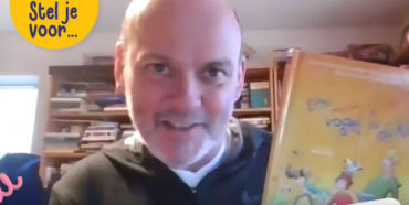 Dat de eerdere kinderboekenactie van de Johan Stekelenburg Stichting een vervolg krijgt vinden de stichting en de uitgever van het boek heel welkom. Samen met de uitgever en de basisscholen en de kinderopvang gaat de stichting dus zorgen dat kwetsbare leerlingen thuis kunnen lezen.