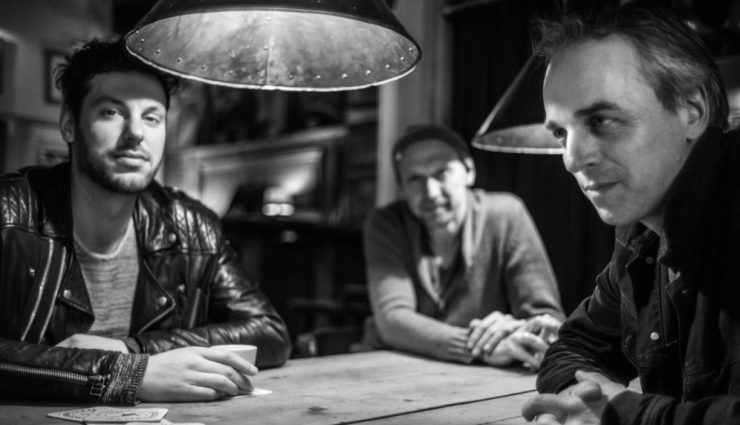 Na de online lancering van zijn nieuwe album, een jaar geleden, serveert het Jeroen van Vliet MOON Trio op 5 maart alvast een ‘amuse’ voor een presentatie met livepubliek.