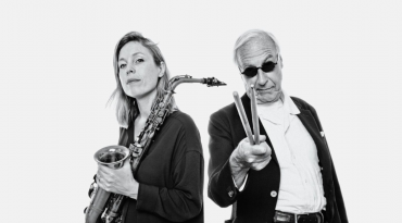 Tot het podium weer open mag voor publiek zendt Paradox elke vrijdag online concerten uit, op 26 maart een concert van Eric Ineke JazzXpress met speciale gast Tineke Postma.