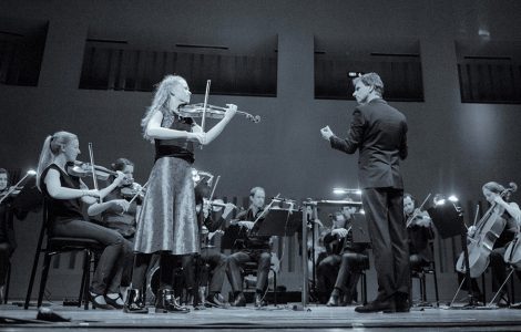 Op 15 april strijden vier jonge Tilburgse solisten om de ‘Young Classical Talent Award’ (YCTA). Het concert wordt live uitgezonden op de Facebookpagina’s van Kamerata Zuid en Omroep Tilburg.