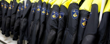 De politie heeft twee mannen aangehouden op verdenking van het plegen van inbraken in bergingen aan het Stedekehof bij het Wilhelminapark.