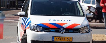 De politie hield 30 maart twee mannen uit Tilburg aan op verdenking van betrokkenheid bij een beroving, waarbij een man werd beroofd van zijn auto.
