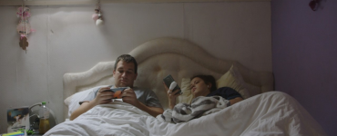 Eline van der Kaa viel met haar documentaire De Reizigers in de prijzen op het Nederlands Film Festival. Op 11 mei is de online première.