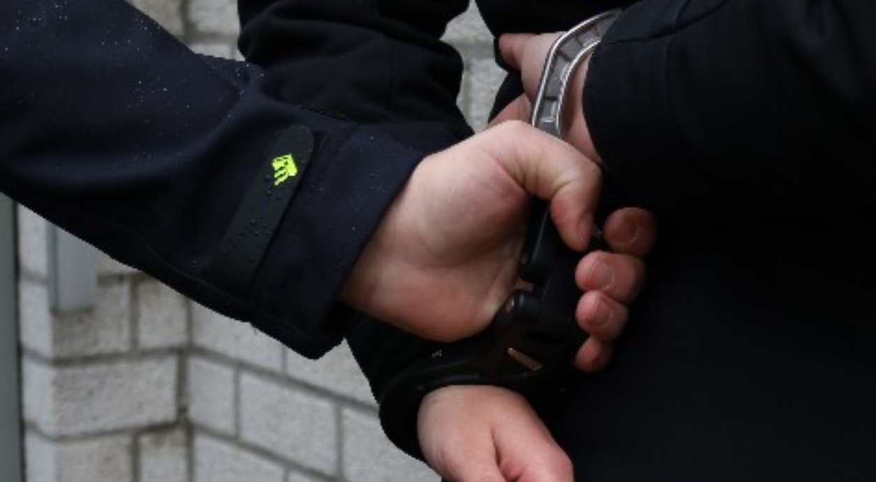 Man trekt mes en steelt fiets bij verkoopafspraak