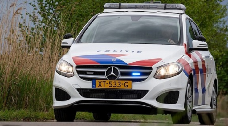 Zaterdag zijn agenten naar een woning gegaan vanwege overlast. De vrouw die de overlast veroorzaakt is aangehouden maar slaat ook een agent.