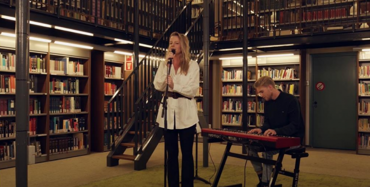 Anouk Vrakking en Marten Oosterhaven, studenten van de Rockacademie, hebben speciaal voor de medewerkers van het Catharina Ziekenhuis een nummer geschreven: ‘Dat jij er voor me was’.