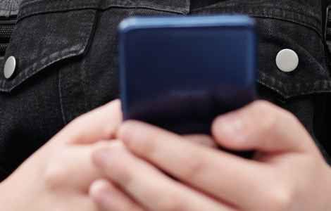 De politie hield drie tieners aan op verdenking van diefstal van een mobiele telefoon in Rijen. Een vierde verdachte meldde zich later bij de politie.