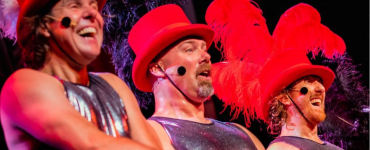 De Ashton Brothers ontwikkelden een avondje uit met een bonte mix van muziek, acrobatiek en ‘regelrechte’ tovenarij: A Medicine Show.