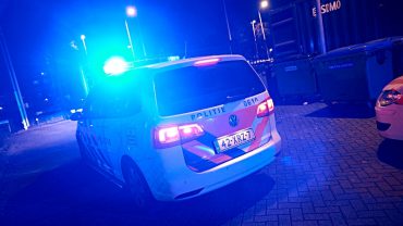 Zaterdag gingen agenten naar de Reeshof voor een persoon die uit een raam zou zijn gesprongen. Maar een man spuugde en hinderde ze bij het onderzoek.