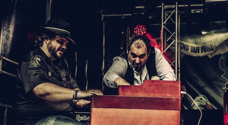 Zanger Nico de Cock en toetsenist Edwin Risbourg van de Belgische band Bluesbones zullen als Big D & Captain Keys treden 19 juni op bij Heyhoef-Backstage.