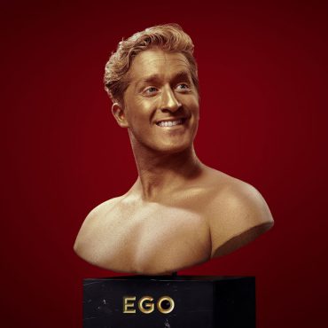 Cabaretier Alex Ploeg is terug in de theaters. Zo is hij 30 september te zien in de studio van Schouwburg Concertzaal Tilburg.