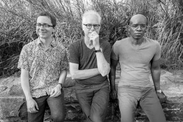 De Amerikaanse gitarist Bill Frisell (US) komt naar Paradox met zijn trio dat ook bestaat uit bassist Thomas Morgan en drummer Rudy Royston.